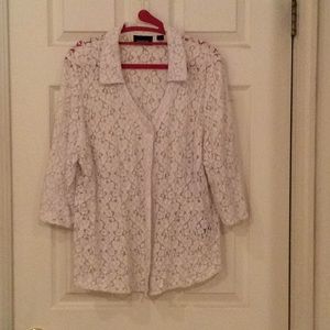 White 3/4 sleeve shirt